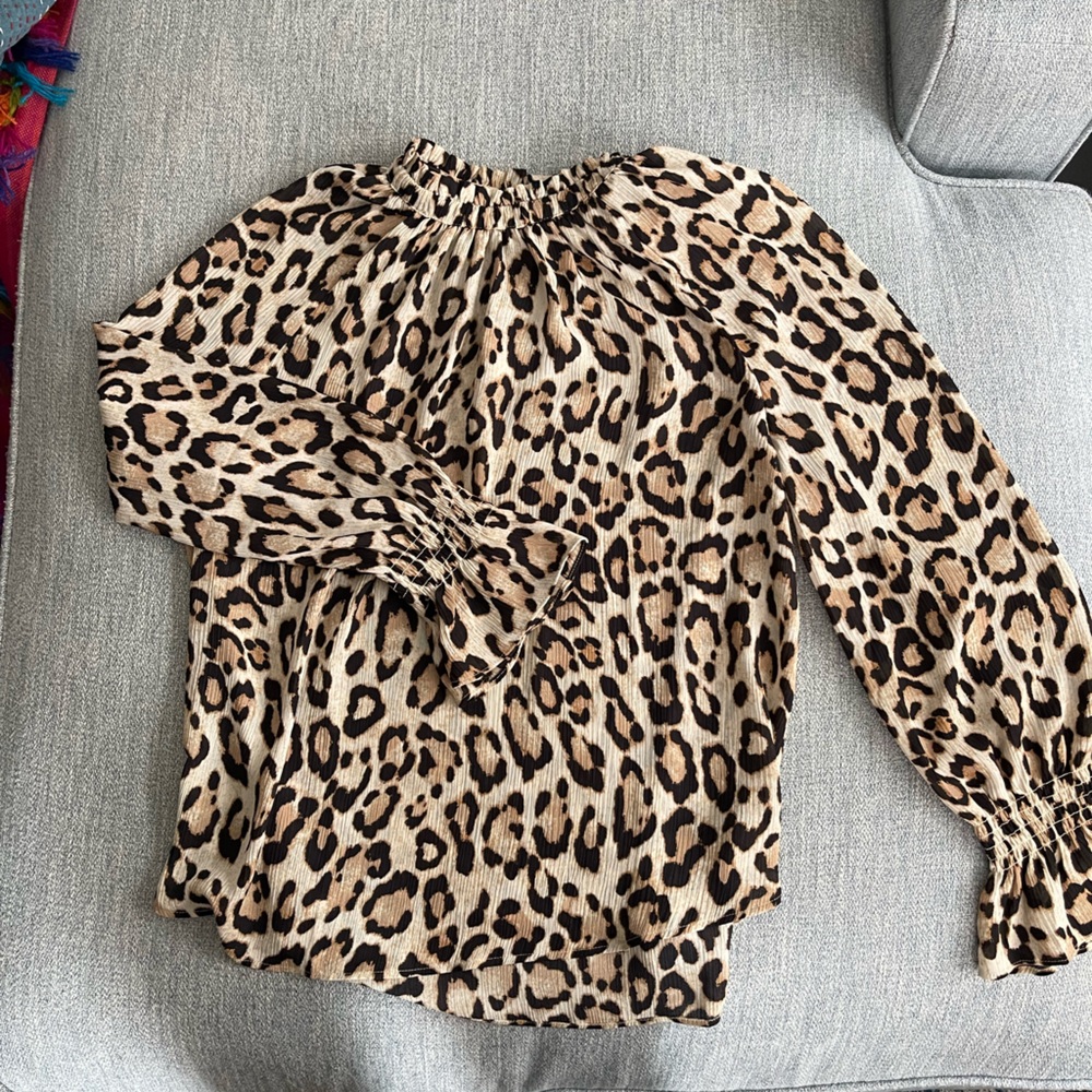 Loft animal print blouse with ruched flair sleeve detail